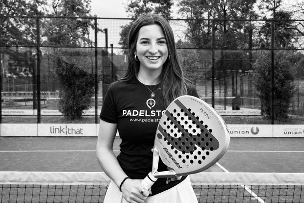 Padelcoach Mia Mathies